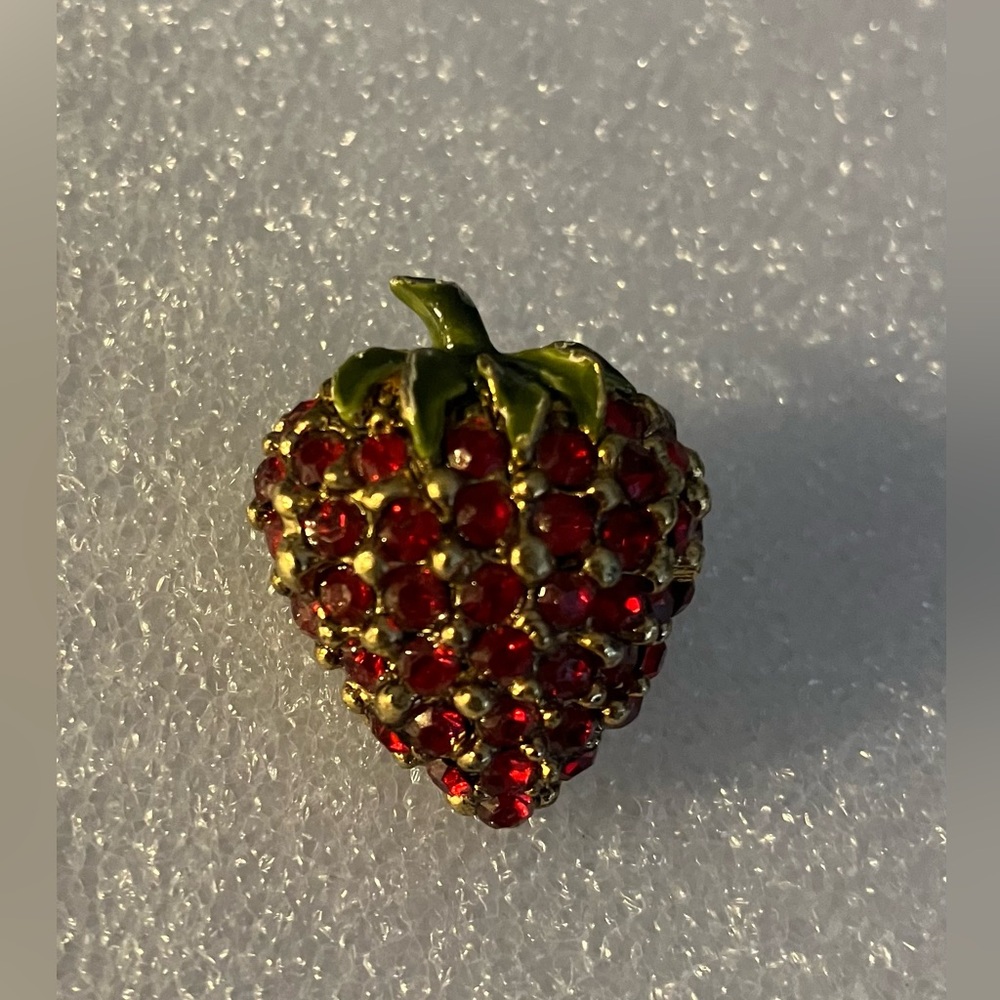 Adorable vintage red rhinestones strawberry brooch